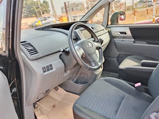 Toyota Voxy 2010 Black