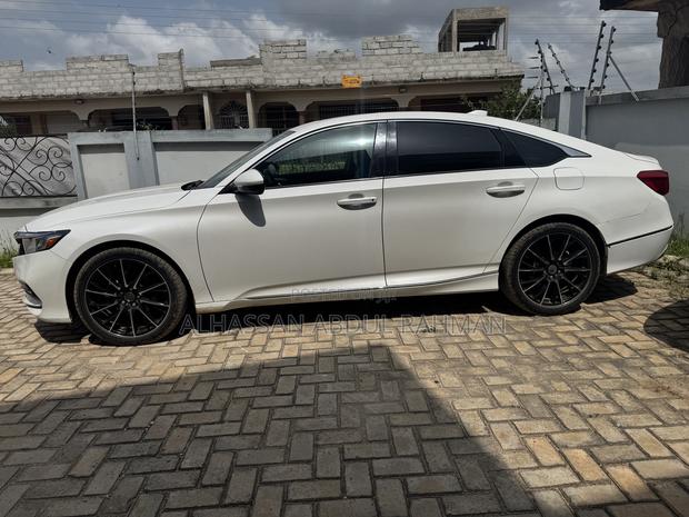 Honda Accord Touring 2018 White