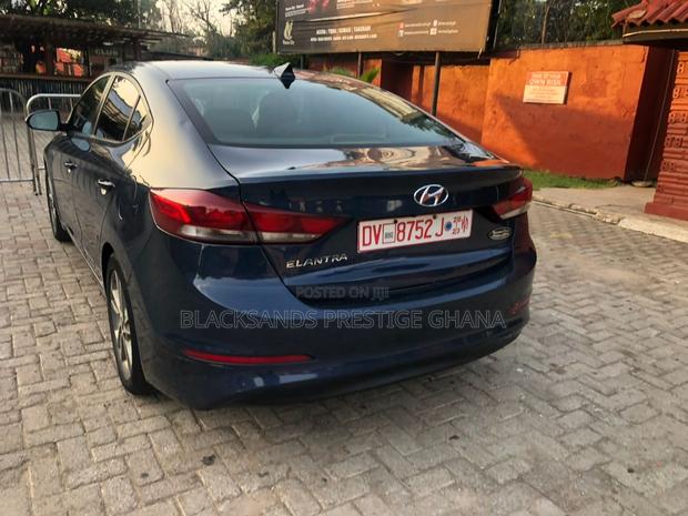 Hyundai Elantra Limited Sedan FWD (2.0L 4cyl 6A) 2017 Blue