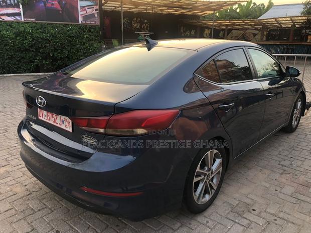 Hyundai Elantra Limited Sedan FWD (2.0L 4cyl 6A) 2017 Blue