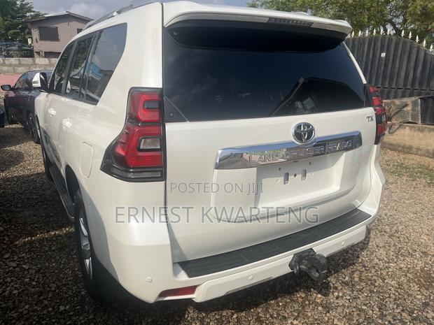 Toyota Land Cruiser Prado 2017 White