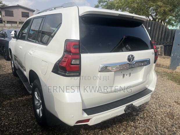 Toyota Land Cruiser Prado 2017 White