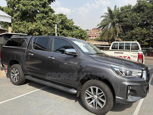 Toyota Hilux 2021 Black