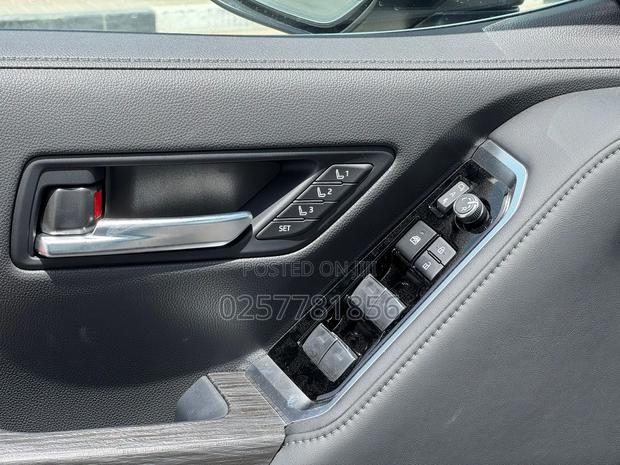 New Toyota Land Cruiser LC300 2025 Black