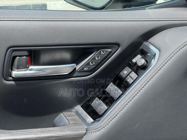 New Toyota Land Cruiser LC300 2025 Black