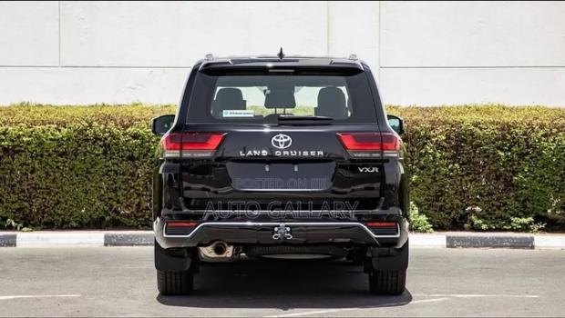 New Toyota Land Cruiser LC300 2025 Black