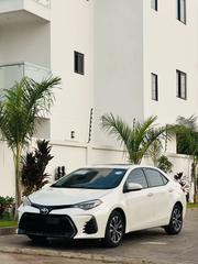 Toyota Corolla XLE (1.8L 4cyl 2A) 2018 White for sale