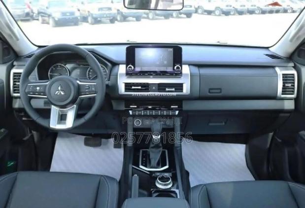 New Mitsubishi L200 2025 Gray