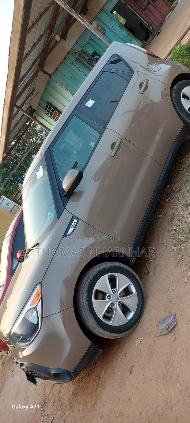 Kia Soul Hatchback 2016 Brown