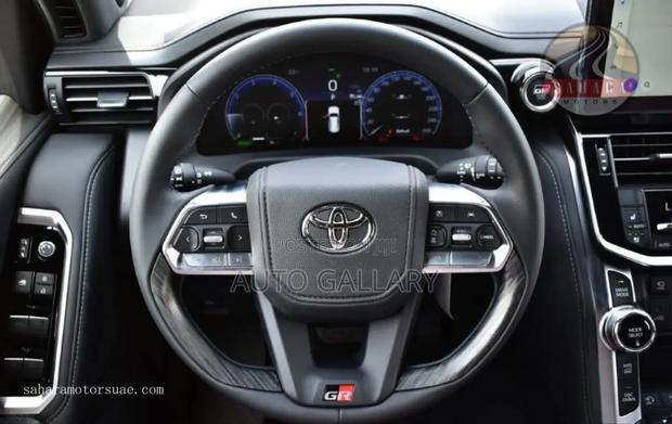 New Toyota Land Cruiser LC300 2025 Black