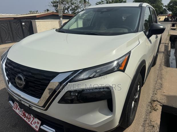 Nissan Rogue S 2023 White