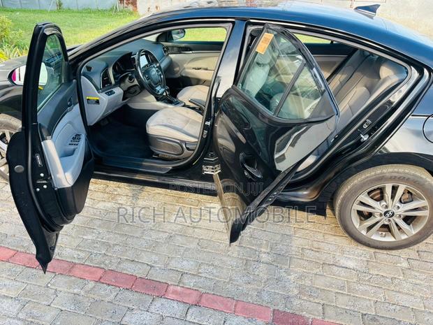 Hyundai Elantra Value Edition 2018 Black
