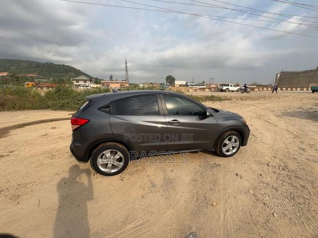 Honda HR-V 4dr SUV (1.5L 4cyl CVT) 2016 Gray
