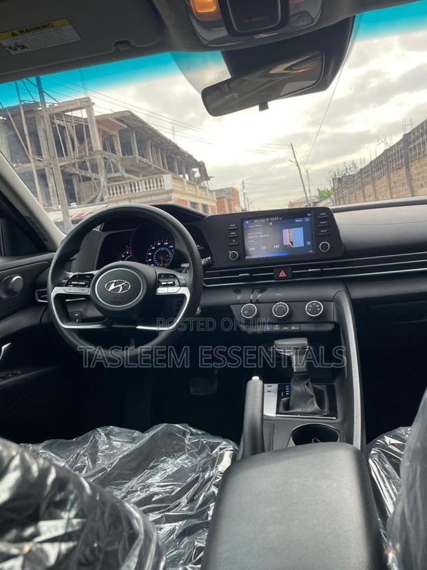 Hyundai Elantra SE 2021 Black