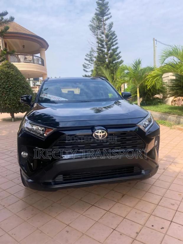 Toyota RAV4 XLE Premium 2021 Black