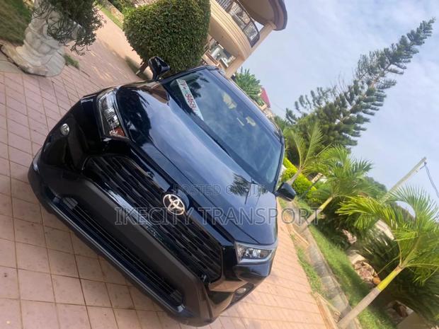 Toyota RAV4 XLE Premium 2021 Black