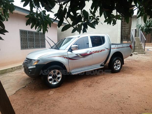 Mitsubishi L200 Double Cab 2.5 136hp 4WD 2014 Silver