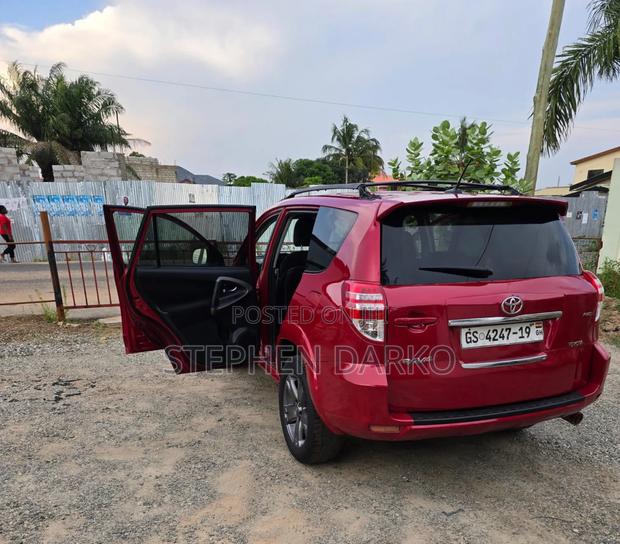Toyota RAV4 2012 Red