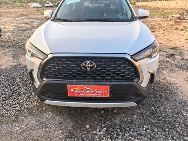 Toyota Corolla Cross 2.0 Petrol AWD 2022 White