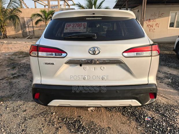 Toyota Corolla Cross 2.0 Petrol AWD 2022 White