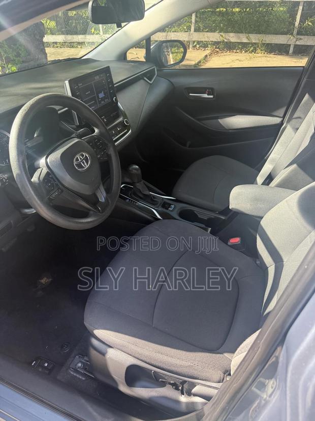 Toyota Corolla LE 2021 Gray