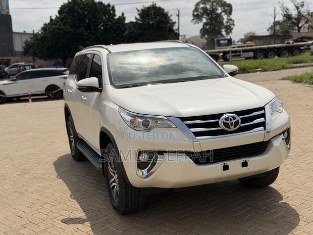 Toyota Fortuner 2.7 AWD 2019 White