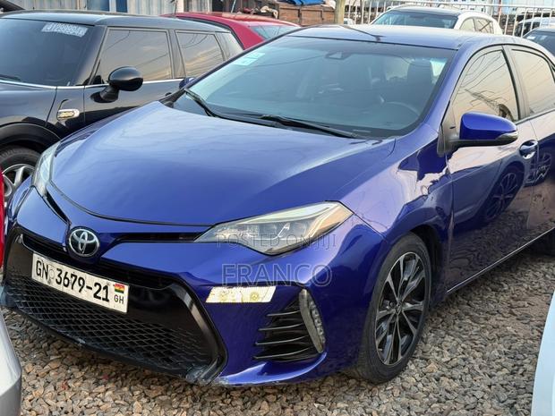 Toyota Corolla SE (1.8L 4cyl 6M) 2018 Blue