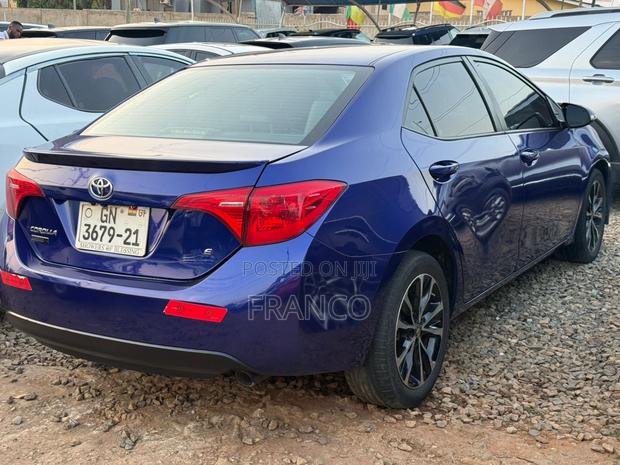 Toyota Corolla SE (1.8L 4cyl 6M) 2018 Blue
