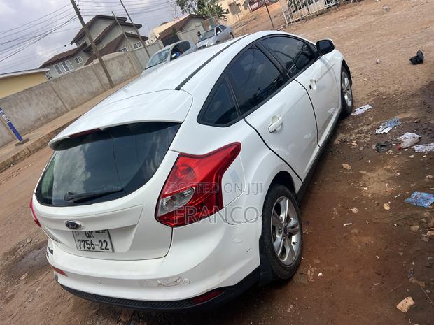 Ford Focus SE 4dr Hatchback (2.0L 4cyl 5M) 2015 White