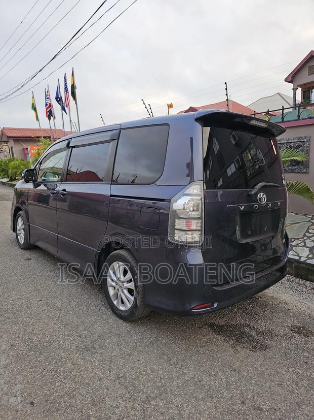 Toyota Voxy 2012 Blue