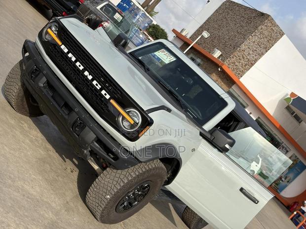 Ford Bronco Sport Badlands AWD 2023 Ivory