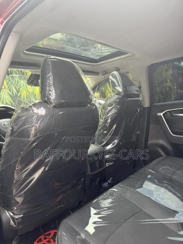 Toyota RAV4 XLE 2022 Red