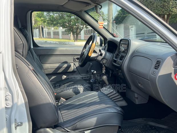 Nissan Hardbody 2019 White