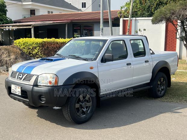 Nissan Hardbody 2019 White