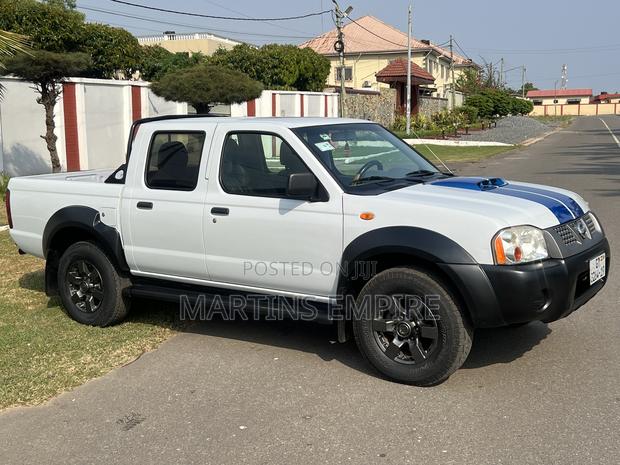 Nissan Hardbody 2019 White
