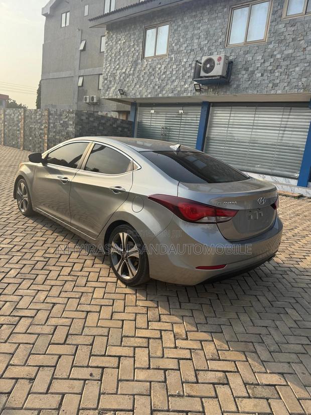 Hyundai Elantra Limited 4dr Sedan (1.8L 4cyl 6A) 2015 Gray