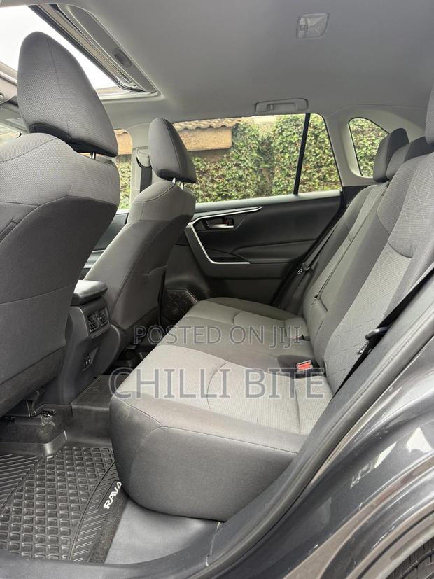 Toyota RAV4 XLE FWD 2020 Gray