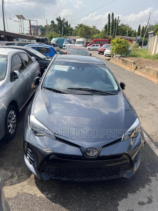 Toyota Corolla SE (1.8L 4cyl 2A) 2019 Gray