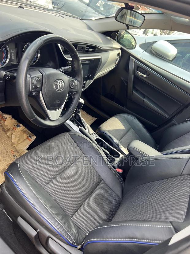 Toyota Corolla SE (1.8L 4cyl 2A) 2019 Gray