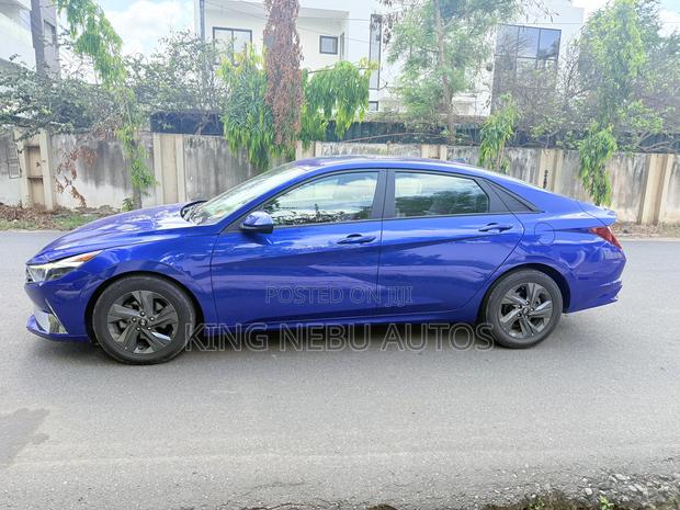 Hyundai Elantra Limited 2022 Blue