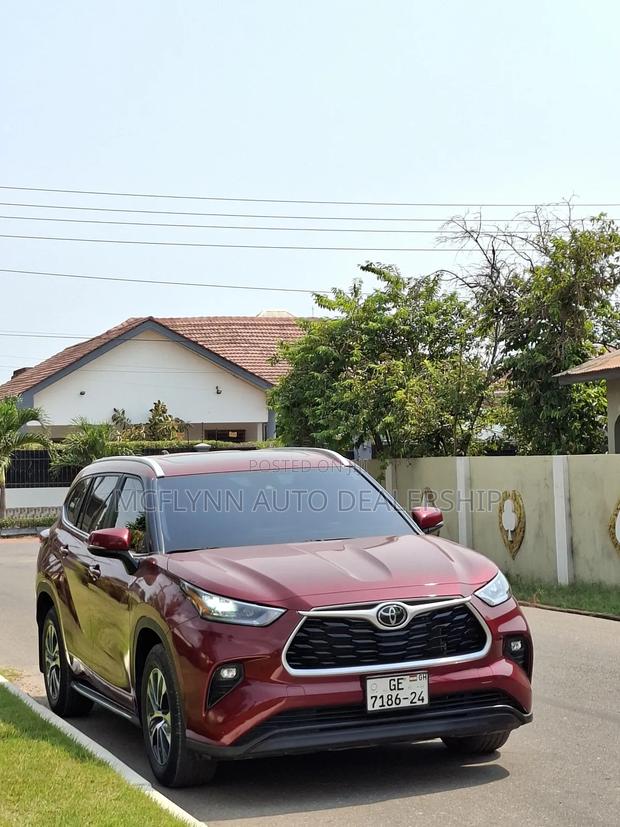 Toyota Highlander XLE AWD 2023 Red