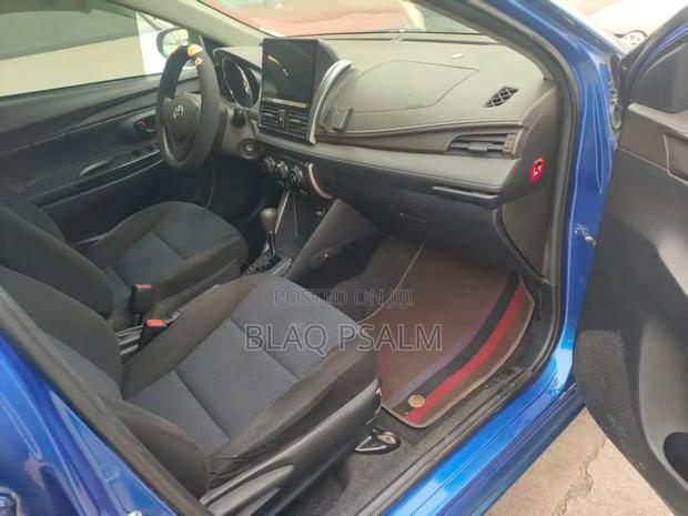 Toyota Yaris L Hatchback 5dr 2014 Blue