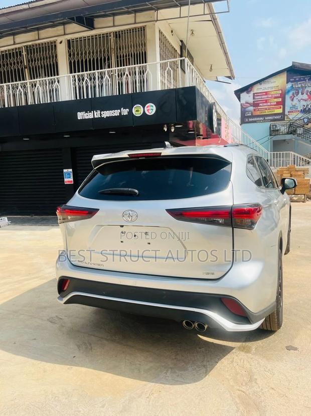 Toyota Highlander XSE AWD 2024 Silver