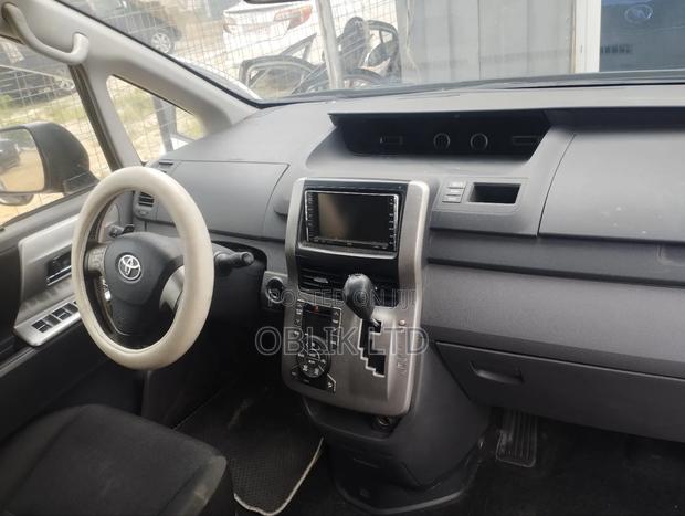 Toyota Voxy 2010 Gray