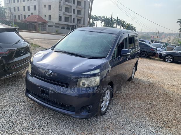 Toyota Voxy 2013 Blue