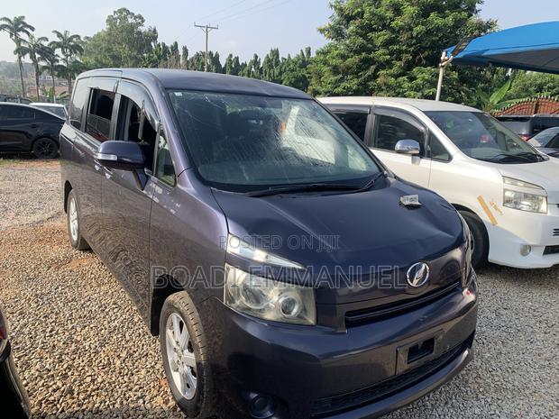 Toyota Voxy 2013 Blue