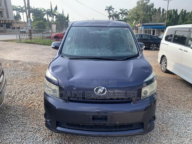 Toyota Voxy 2013 Blue