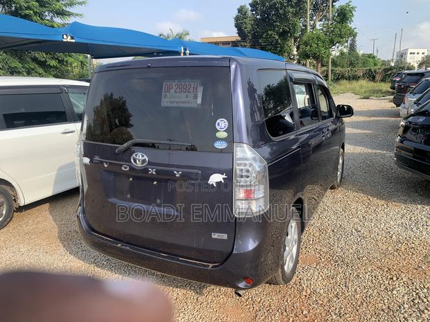 Toyota Voxy 2013 Blue