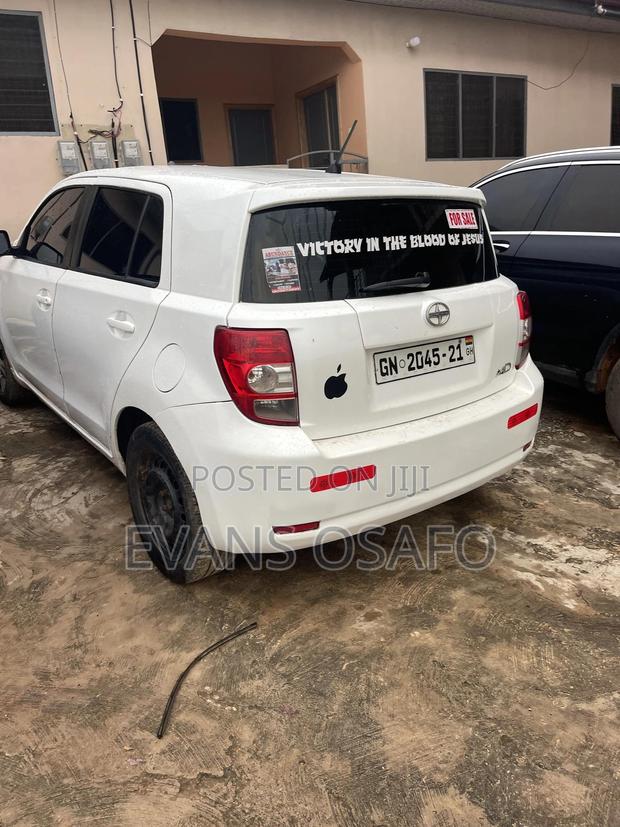 Scion xD Base 2010 White