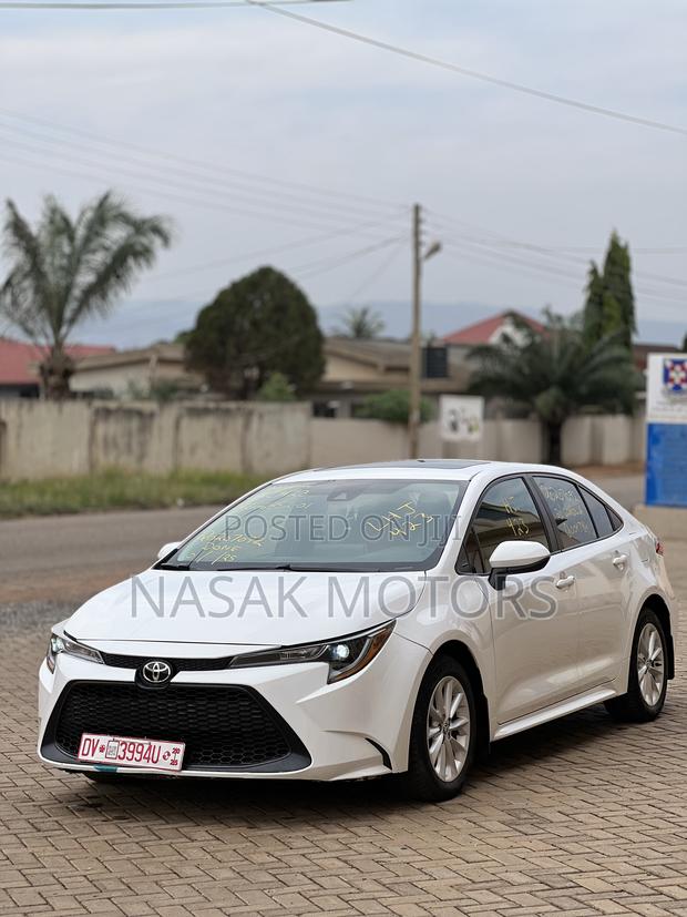Toyota Corolla LE 2020 White